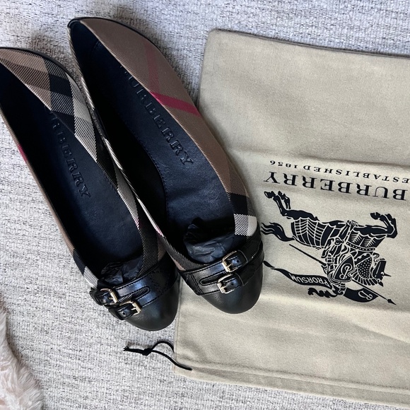 Authentic Burberry Ballet Flats - Picture 1 of 6